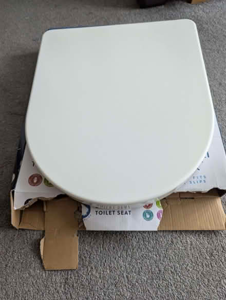 Photo of free Never used toilet seat (Barkingside IG6) #2