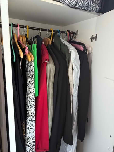 Photo of free Wardrobe and matching chest drawers (Wantage OX12) #3