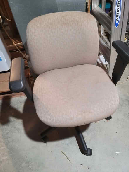 Photo of free office chair (Owings) #1