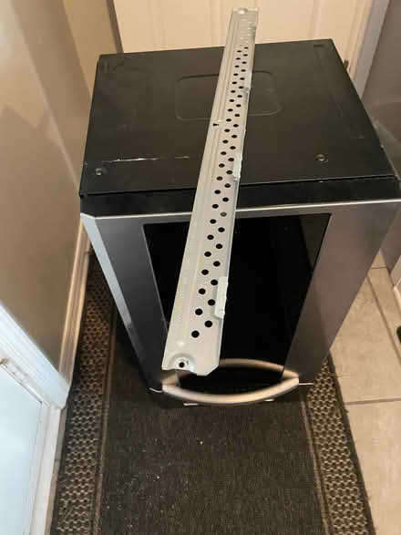 Photo of free OTR Microwave – doesn’t heat (Riverside/Hunt Club) #4