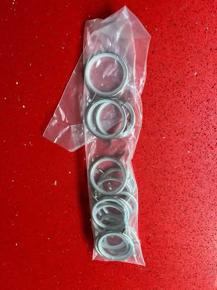 Photo of free Curtain pole rings (De Parys MK40) #1