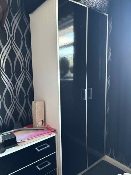 Photo of free Wardrobe and matching chest drawers (Wantage OX12) #2