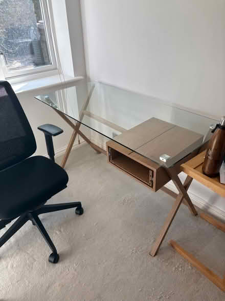 Photo of free office desk (Shepherds Bush W14) #1