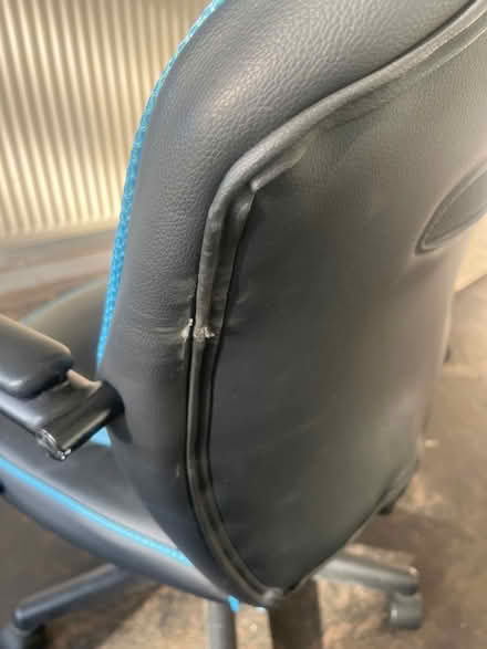 Photo of free Blue and black gaming chair (Bilton, CV22) #3