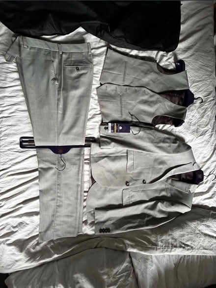 Photo of free Men’s Suit (Bracknell RG12) #1