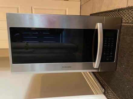 Photo of free OTR Microwave – doesn’t heat (Riverside/Hunt Club) #1