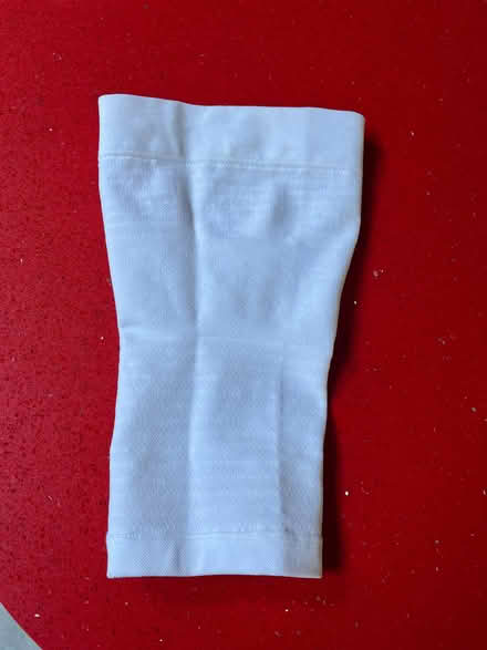 Photo of free Elastic knee support (M) (De Parys MK40) #2