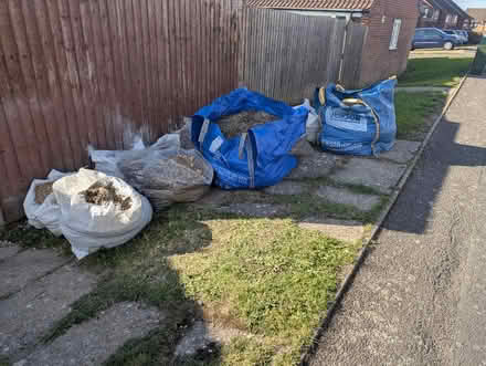 Photo of free earth more have been added (Bilton Road CV22) #1