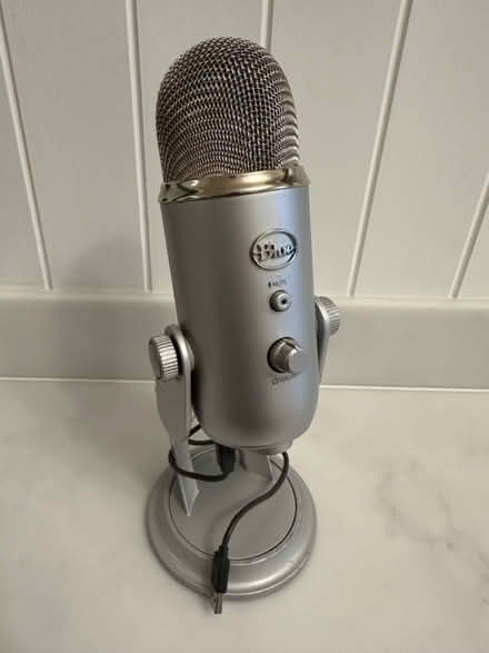 Photo of free Podcasting Microphone (Derwent Road LA1) #2