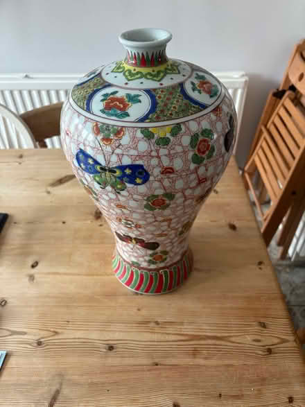 Photo of free Chinese vase - large (Potters Bar EN6) #2