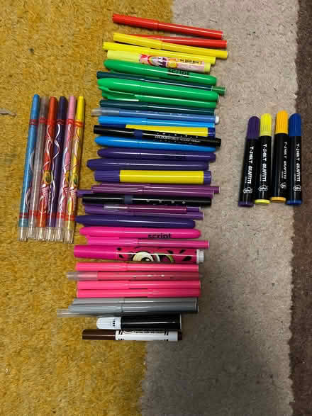 Photo of free Felt tips and pencil crayons (Ridge LA1) #2