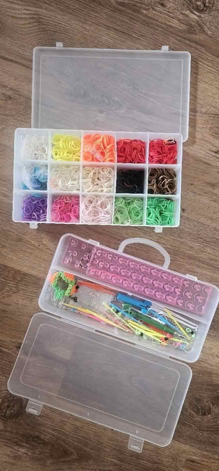 Photo of free Loom bands & kit in 2 cases (dellfield AL1) #1