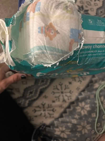 Photo of free Pampers size 5 (Eubank and central) #2