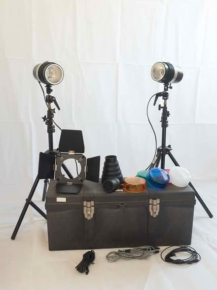 Photo of free studio lighting system (Chalfont Common SL9) #1