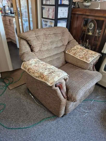 Photo of free 3 pce suite (G66 1LL) #2