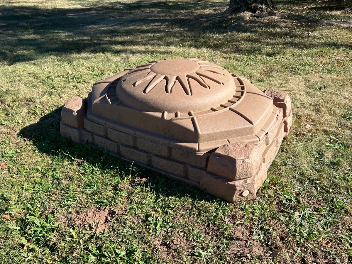 Sand Box Containers Free: Sand box with cover (Flemington)