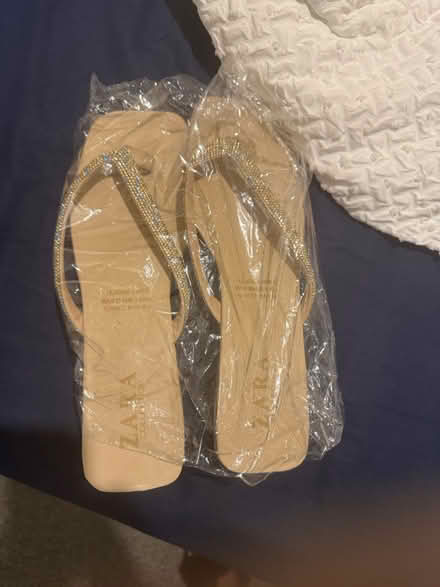 Photo of free Shoe&bracelet (SR4 6TH) #1