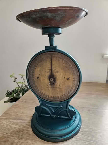 Photo of free Vintage kitchen scale. (Kendal LA9) #1
