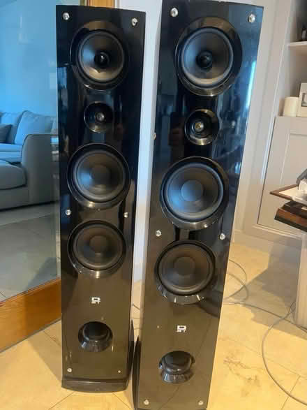 Photo of free DST 303 Loudspeaker System (S7 2) #1