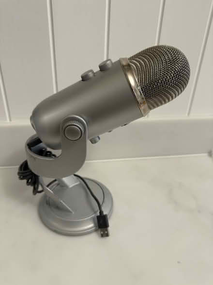 Photo of free Podcasting Microphone (Derwent Road LA1) #1