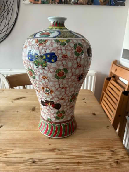 Photo of free Chinese vase - large (Potters Bar EN6) #1