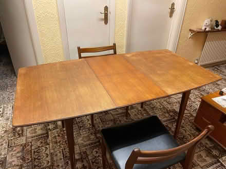 Photo of free Table and chairs (Church End LU6) #2