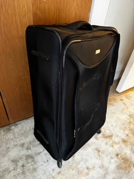 Photo of free Old suicase/ must go now (SW11) #2