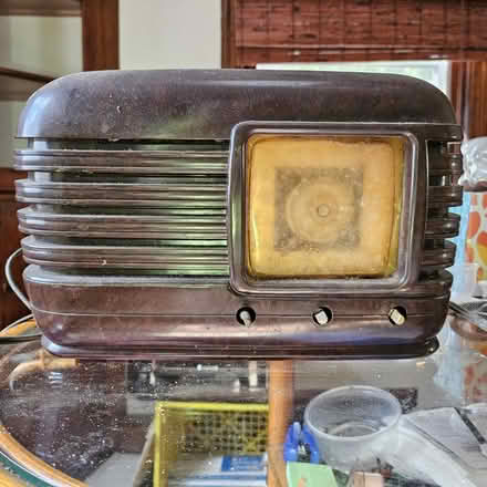 Photo of free olde tyme radios (20722 - near Peace Cross) #3