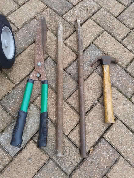 Photo of free Couple of outdoor tools (Stopsley LU2) #1
