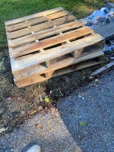 Photo of free 2 pallets excellent condition (Ijamsville 21754) #3