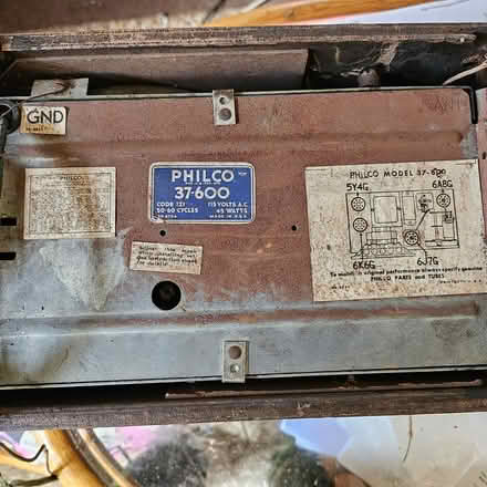 Photo of free olde tyme radios (20722 - near Peace Cross) #2