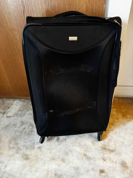 Photo of free Old suicase/ must go now (SW11) #1