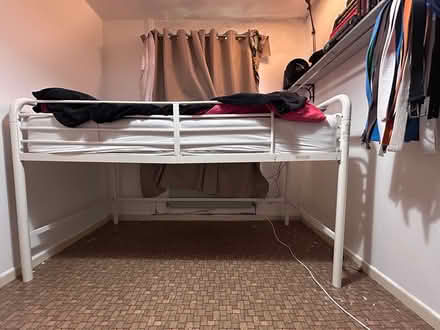 Photo of free Midi hight bed white metal (GL5) #1