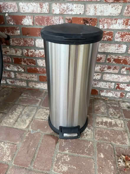 Photo of free Trash bin (Rancho Rinconada, Cupertino) #1