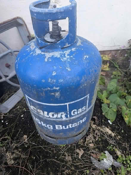 Photo of free Gas bottle with gas (High Wycombe HP14) #1