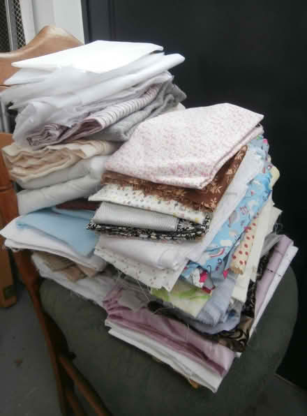 Photo of free A bundle of fabric off-cuts & remnants (Maxton TD6) #1