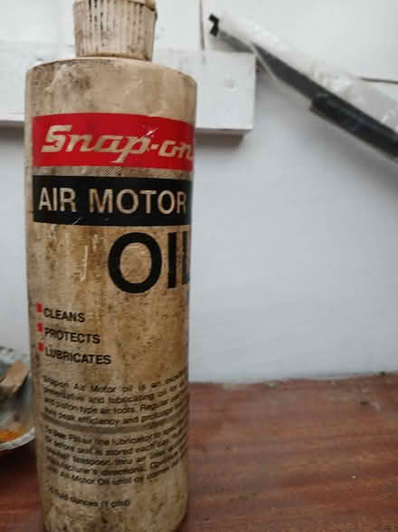 Photo of free Air motor oil (LU1. Caddington) #1