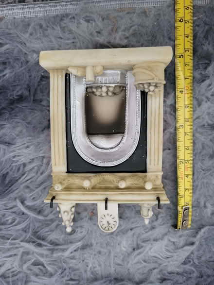 Photo of free Fireplace style ornament (Shirley B90) #1