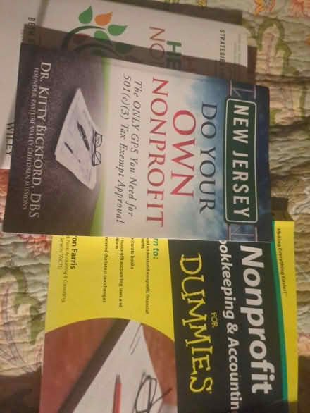 Photo of free NJ Nonprofit books (Leonardo/Middletown) #1