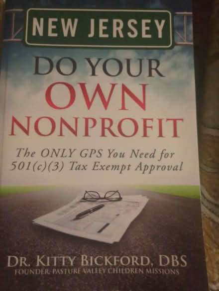 Photo of free NJ Nonprofit books (Leonardo/Middletown) #2