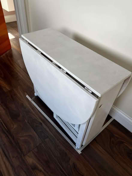 Photo of free foldable table (Wimbledon Village SW19) #1