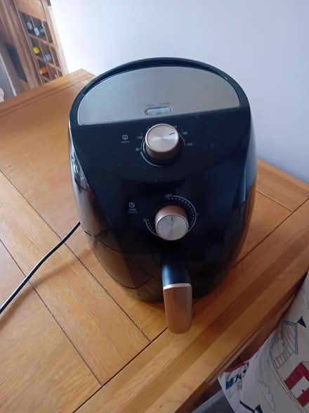 Photo of free Air fryer (Chester Ch2 2br) #1