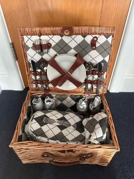 Photo of free Picnic basket (NW1, Camden Town) #2