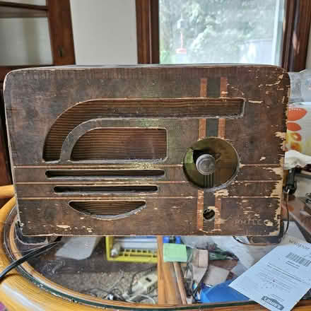 Photo of free olde tyme radios (20722 - near Peace Cross) #1