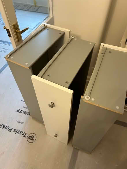 Photo of free White chest of drawers (Wimbledon Village SW19) #3