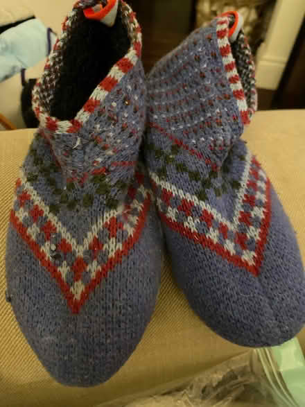 Photo of free Home slippers (Ub7 7pd) #1