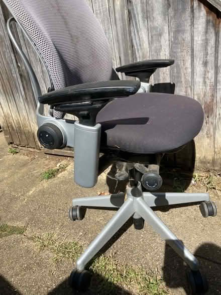 Photo of free Desk chair for pickup (Crestwood, NW DC) #4
