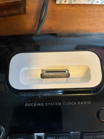 Photo of iPod mount clock radio (NE side of Lombard) #2