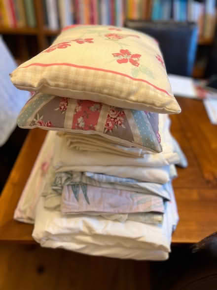 Photo of free Duvet covers/bedding/pillows/sheets (Bayworth OX13) #1