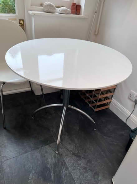 Photo of free Round Table (SW14 East Sheen) #1